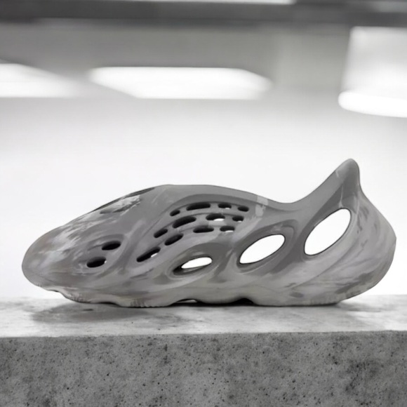 NWT Men’s adidas Yeezy Foam Granite Runner’s - Picture 4 of 16